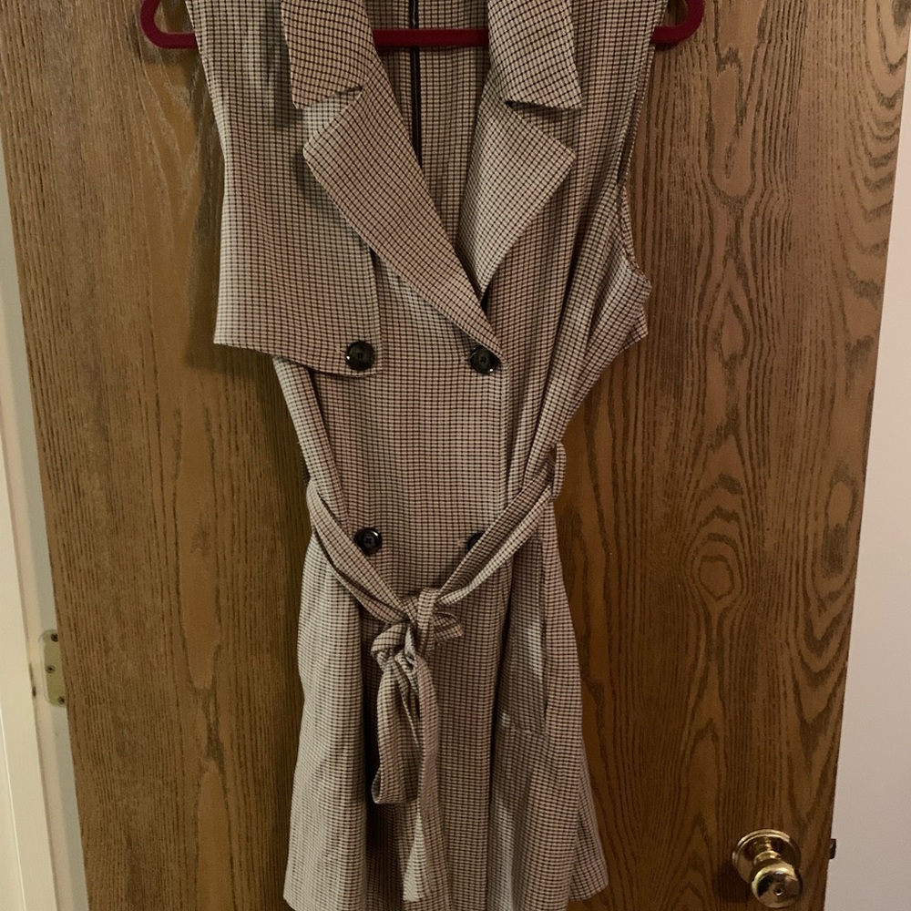 Black/yellow checkered vest